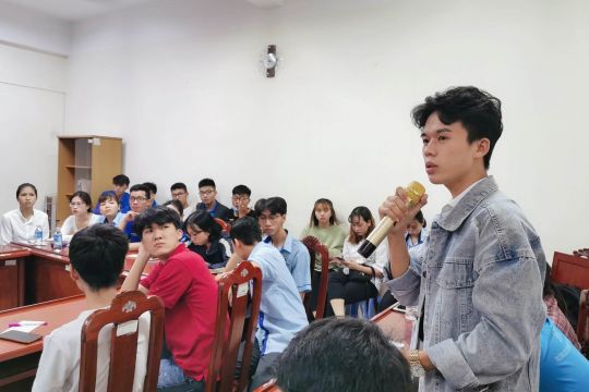 Giao lưu Đối thoại giữa sinh viên với lãnh đạo nhà trường năm học 2019-2020