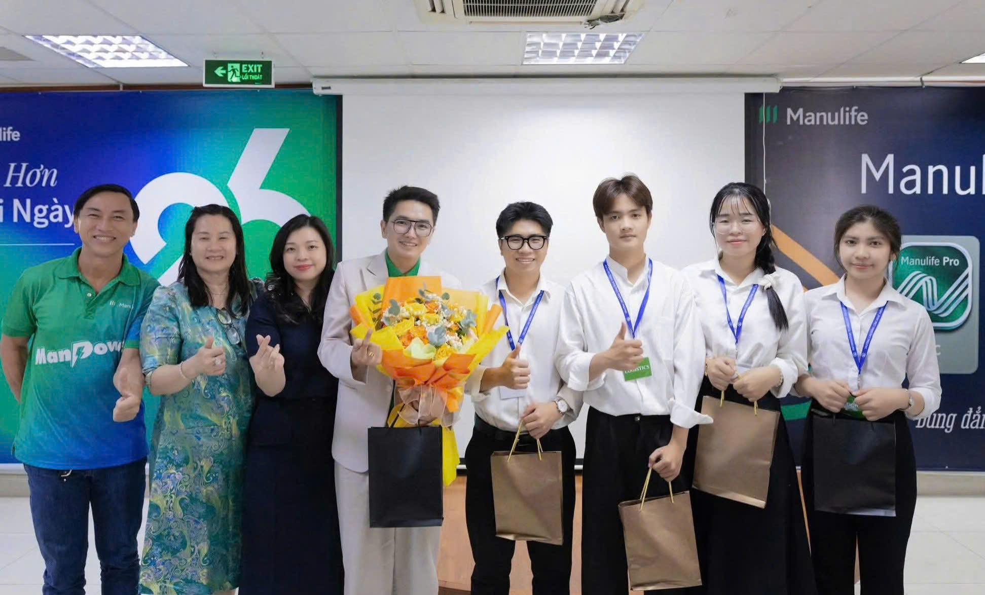 Sinh viên Digital Marketing trải nghiệm thực tế tại công ty BHNT Manulife với workshop video marketing