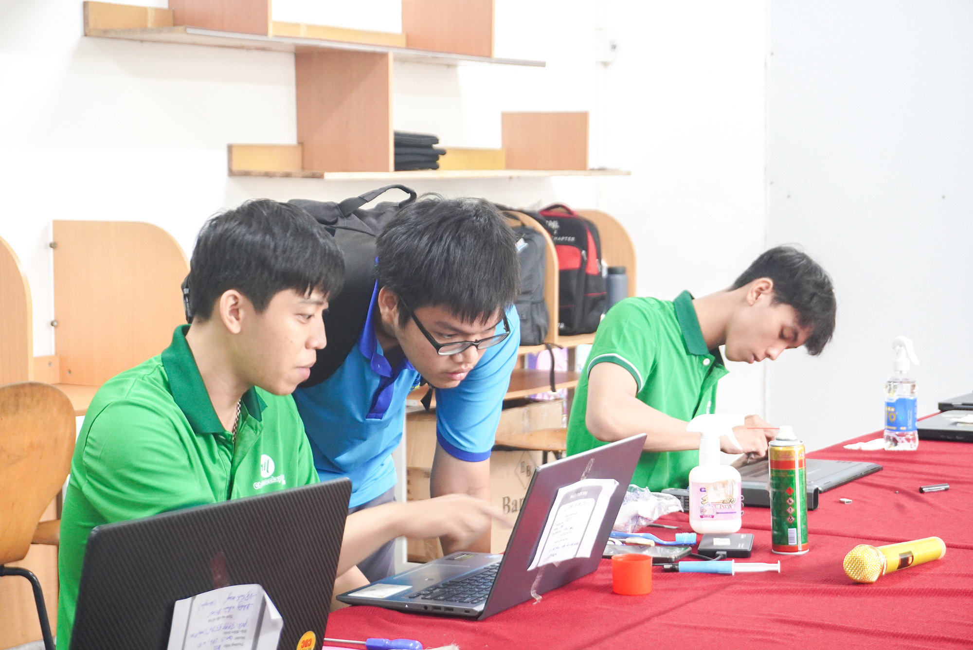 Sinh viên hào hứng với ngày hội “Bảo trì, nâng cấp, vệ sinh Laptop” tại ITC