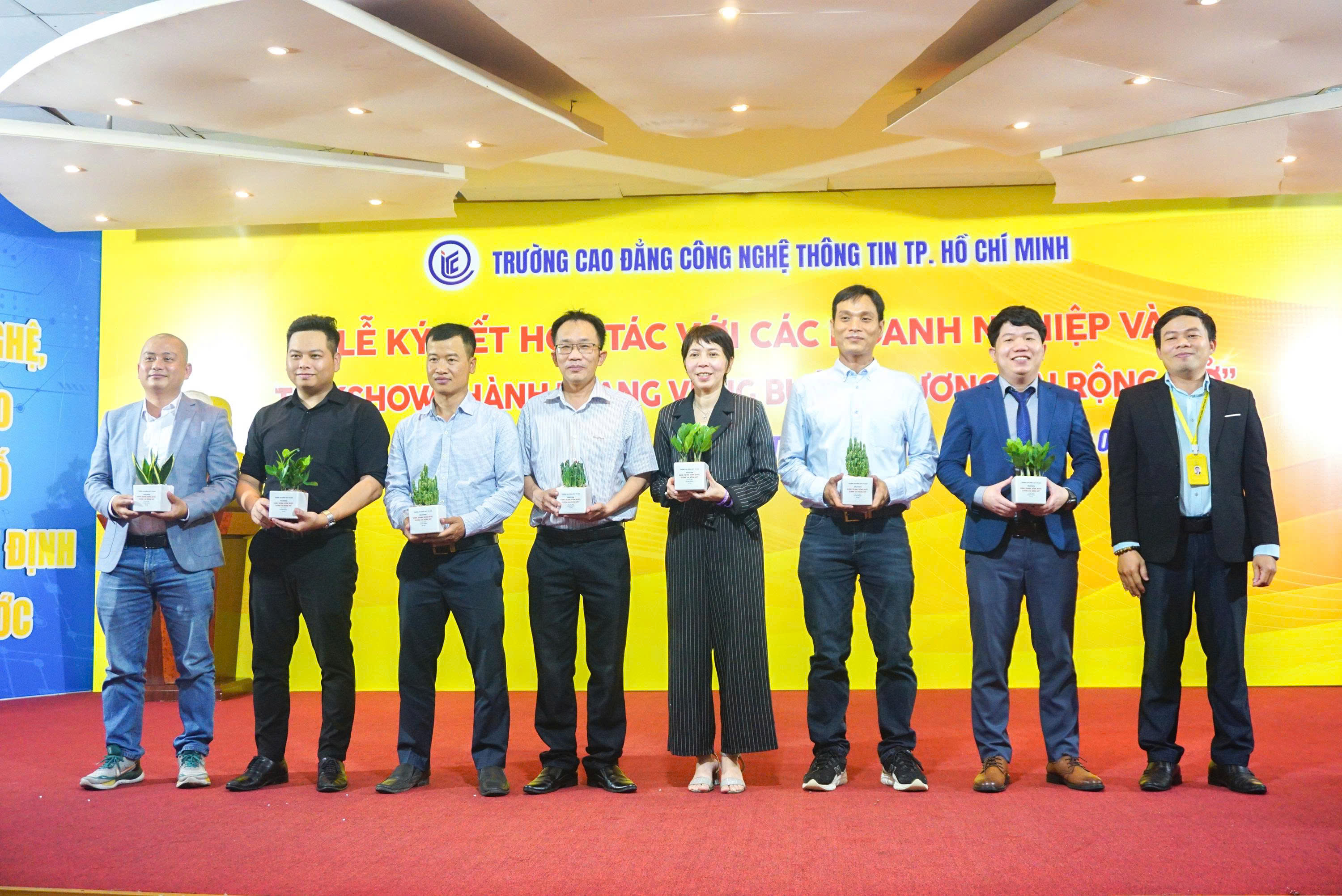 Talkshow “Hành trang vững bước – Tương lai rộng mở” – dấu ấn đặc biệt trong Tuần lễ sinh hoạt công dân K25