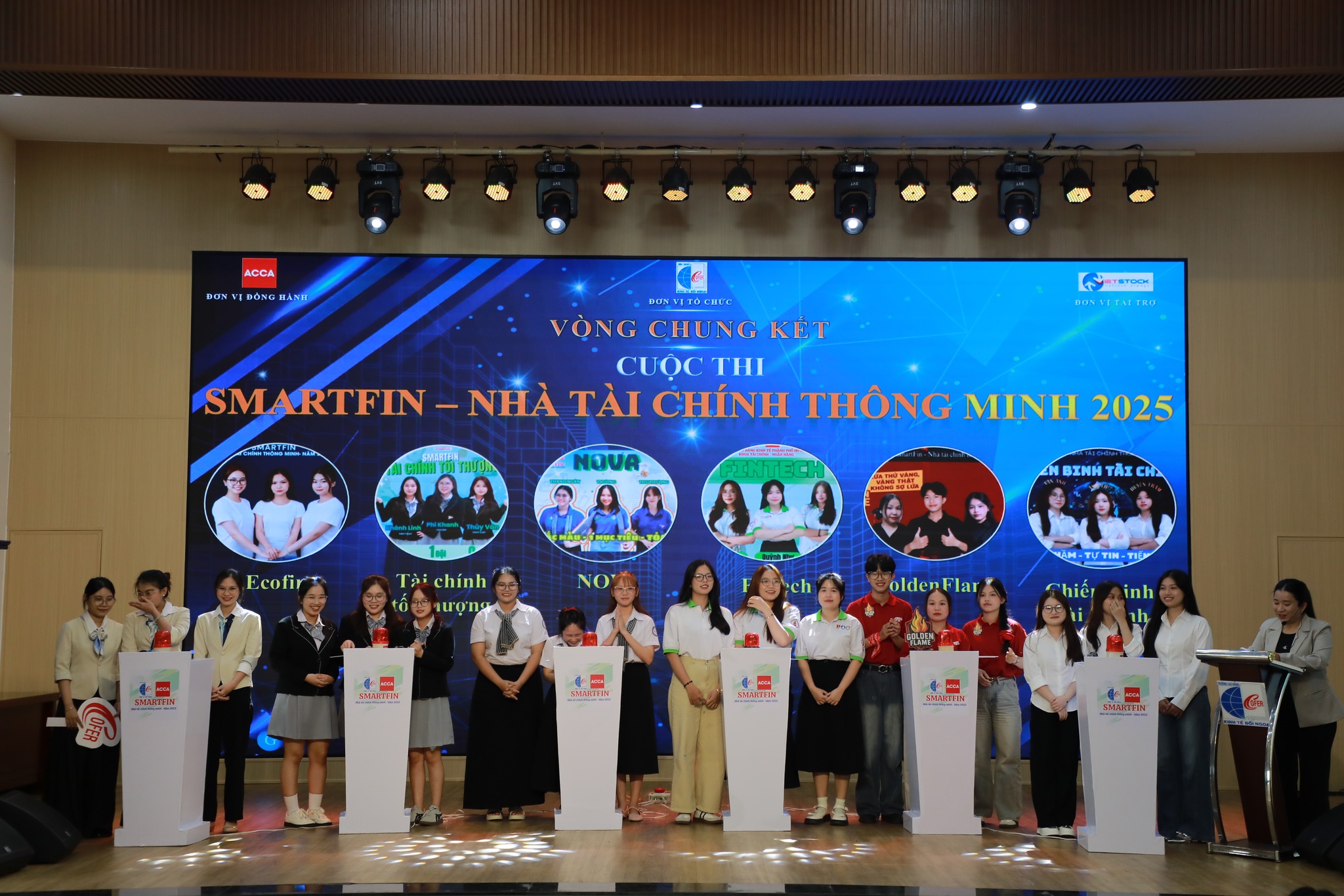 Chiến binh tài chính - Khoa Kinh tế xuất sắc đoạt giải ba SMARTFIN 2025