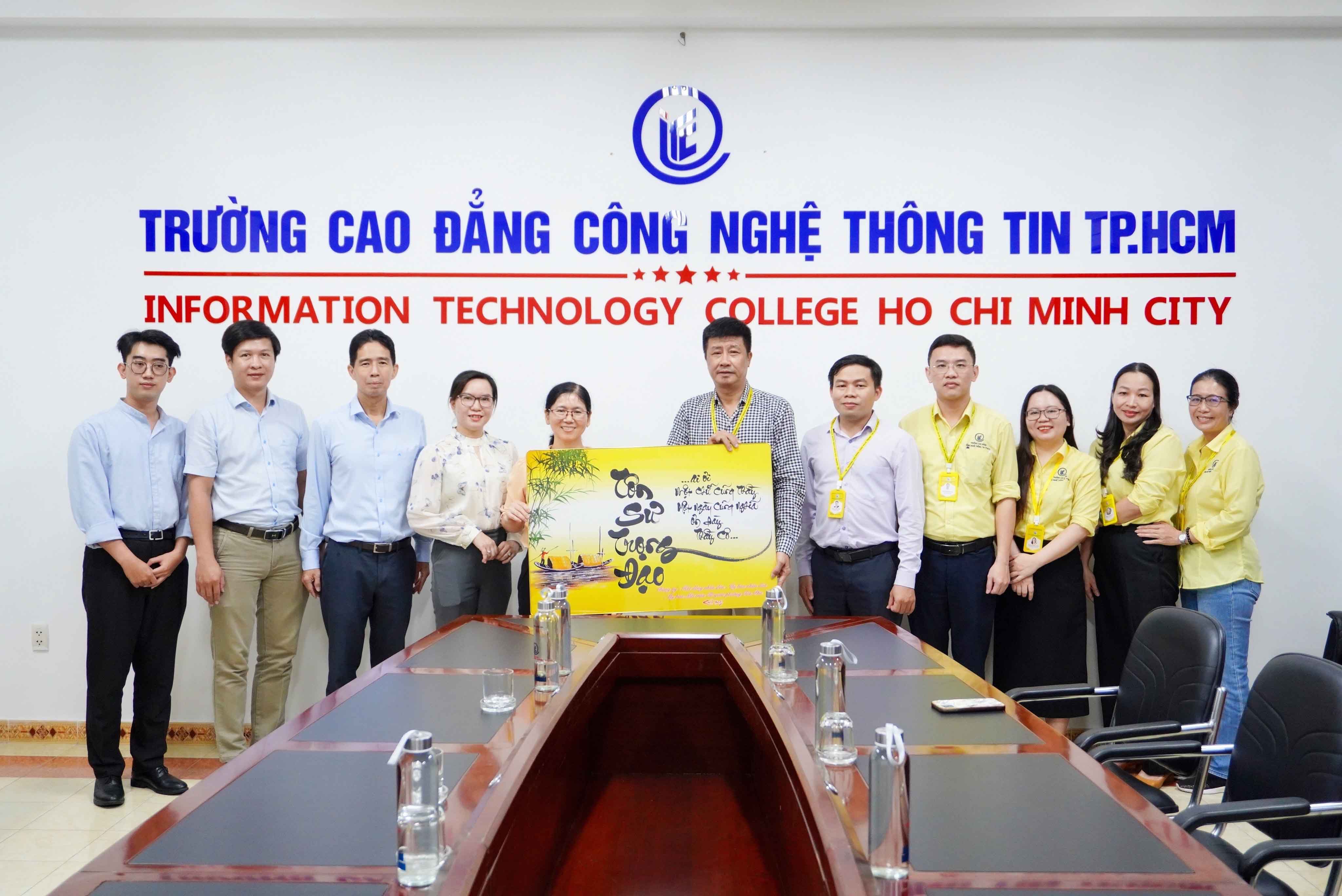 Trường ITC tiếp đón lãnh đạo phường Tân Phú đến chúc mừng ngày Nhà giáo Việt Nam 20/11
