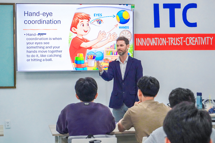 Khám phá buổi học tiếng Anh cùng giảng viên nước ngoài của lớp Công nghệ Thông tin Chất lượng cao