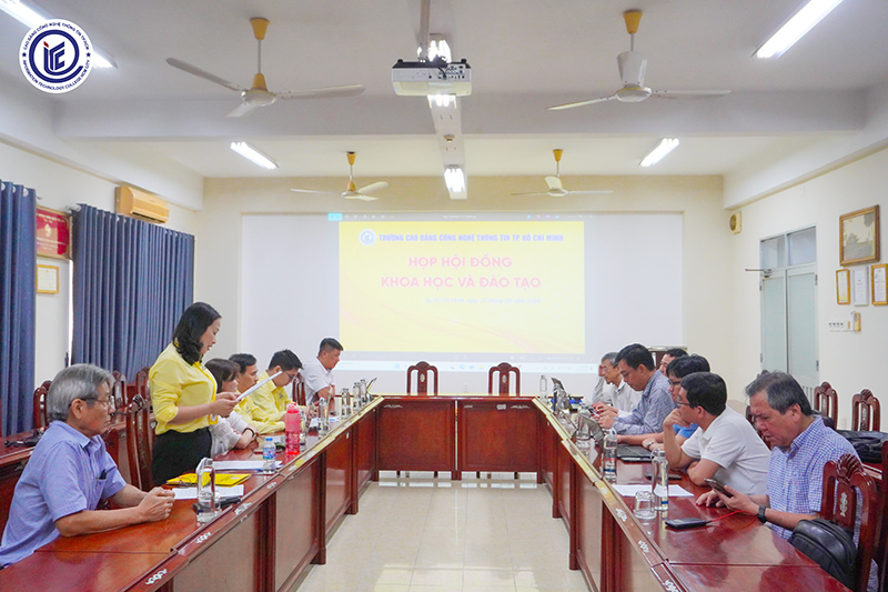 Họp hội đồng khoa học và đào tạo: Định hướng cập nhật chương trình đào tạo gắn với thực tiễn doanh nghiệp