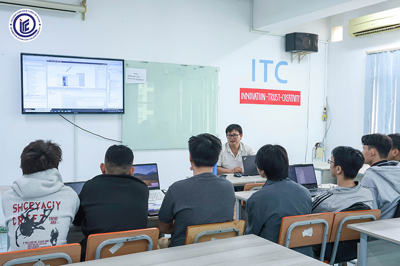 Từ bài giảng đến thực hành - Sinh viên ITC học công nghệ như thế nào?