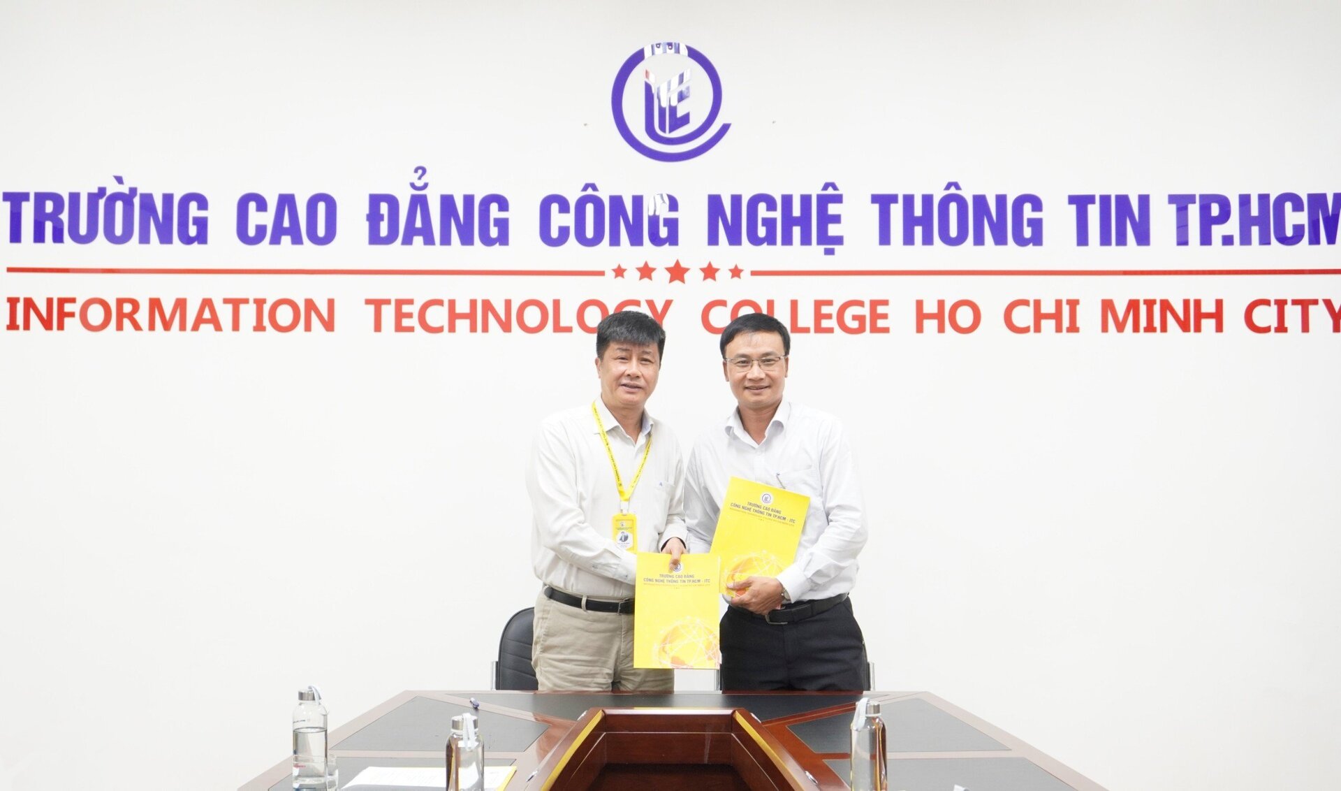 Lễ ký kết MOU giữa Trường Cao đẳng Công nghệ thông tin TP.HCM và Trường Trung cấp Thông tin – Truyền thông TP.HCM