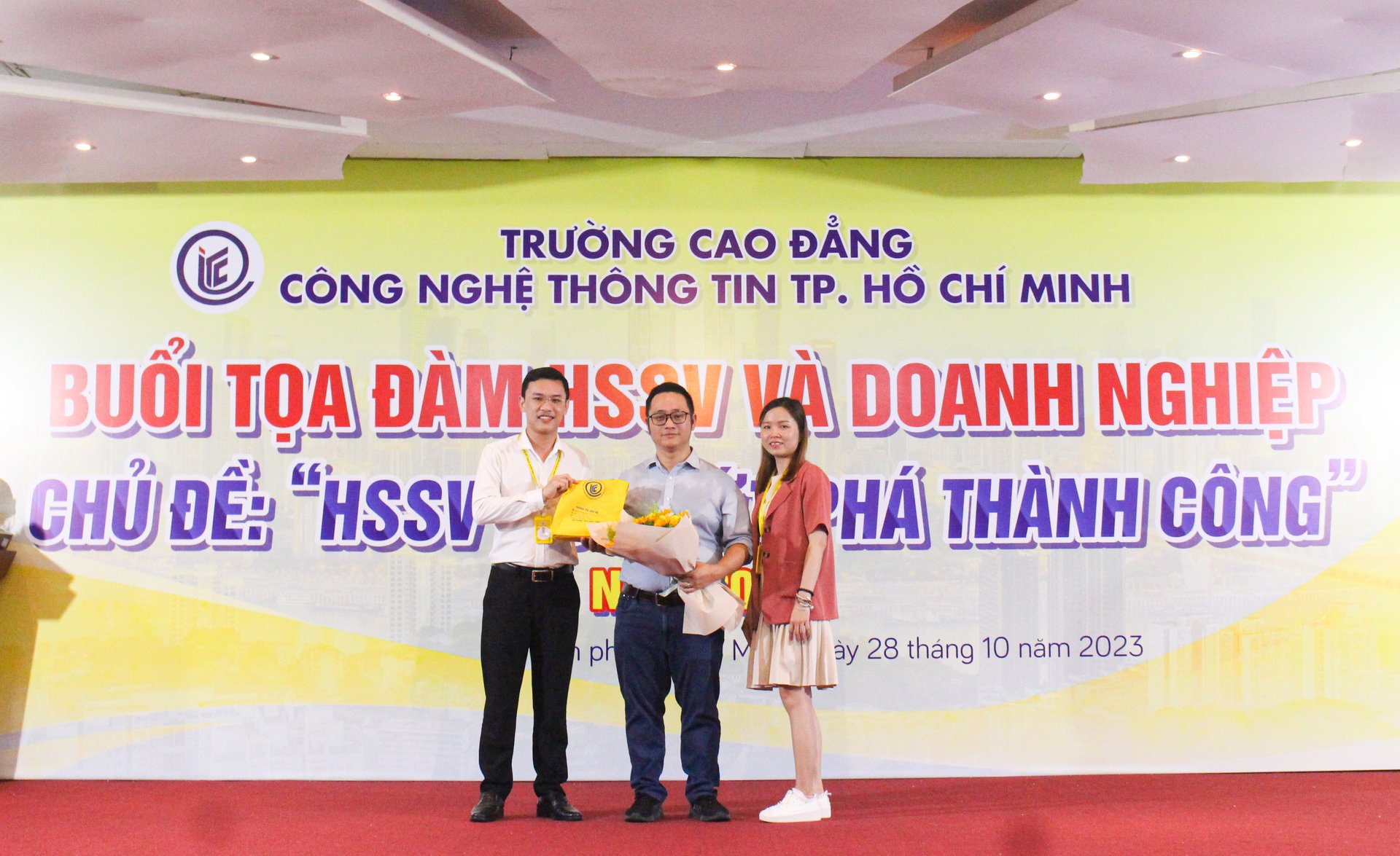 Sinh viên ITC tại buổi tọa đàm HSSV và Doanh nghiệp Chủ đề: "HSSV ITC - Bứt phá thành công"