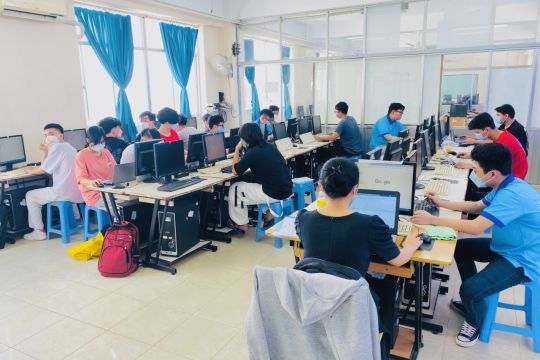 Tân sinh viên K21-ITC đến trường học tập trung